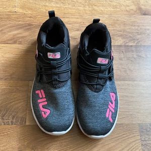 Fila size 3 1/2 Gray black and pink